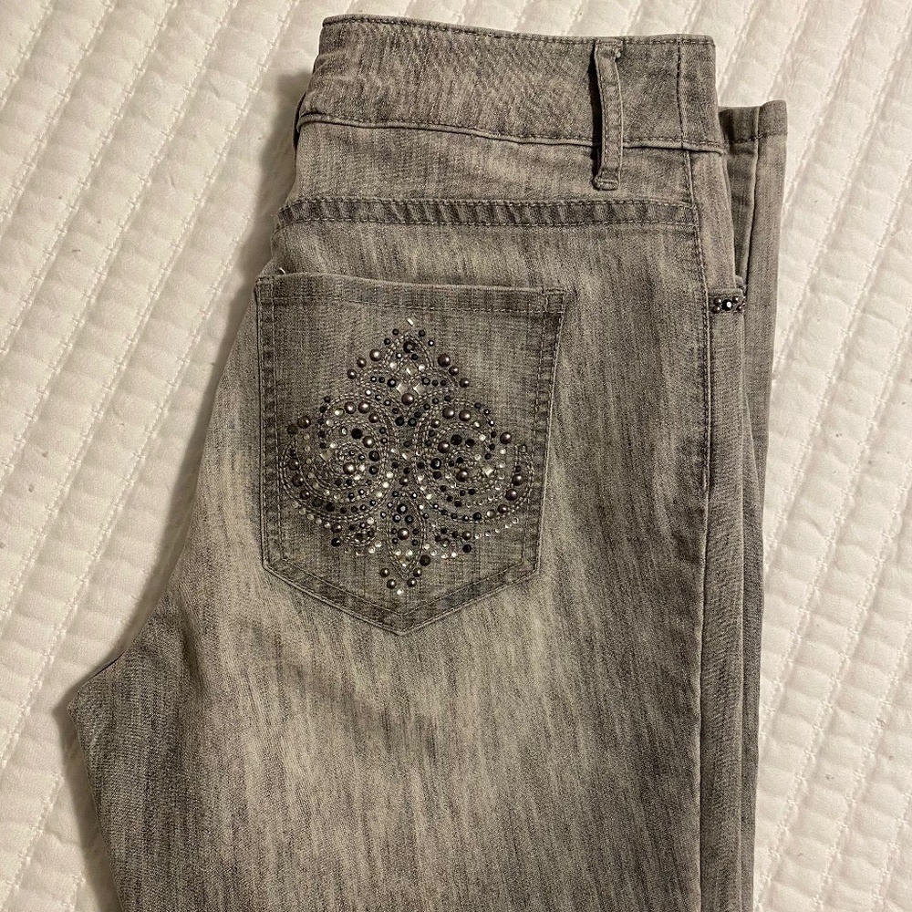 Gray Wash Capri Jeans with Embellishments